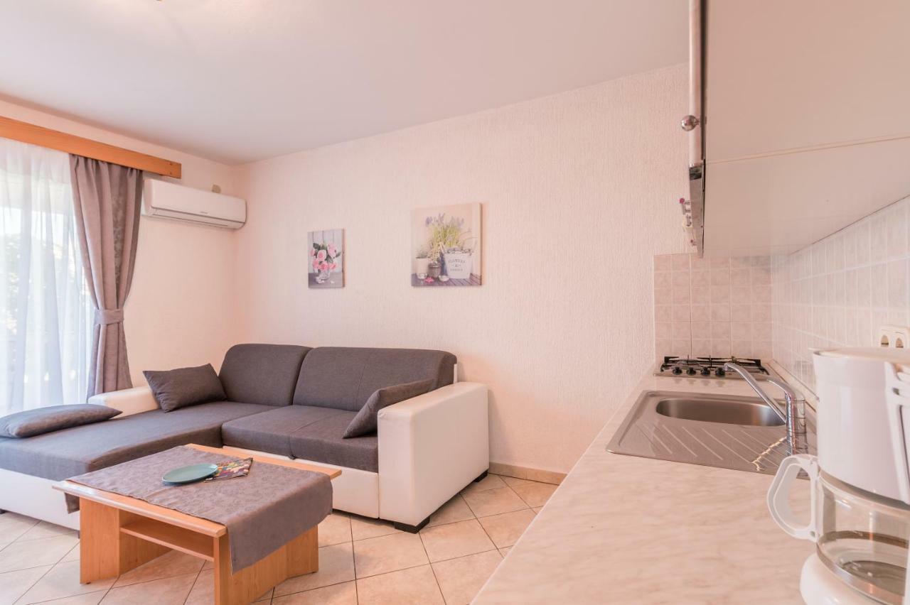 Pansion Dujmovic 1 Apartment มาลินสกา ภายนอก รูปภาพ