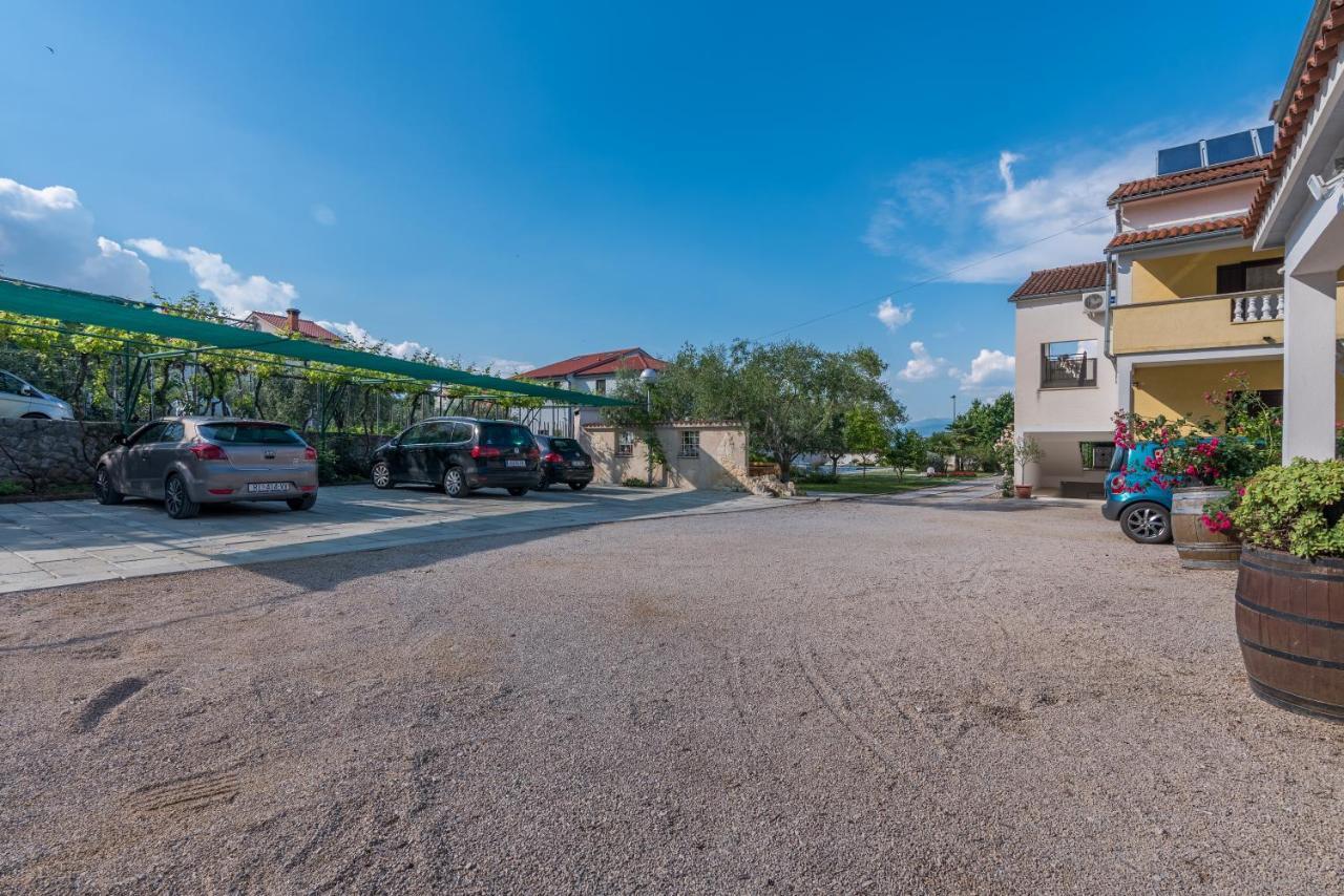 Pansion Dujmovic 1 Apartment มาลินสกา ภายนอก รูปภาพ